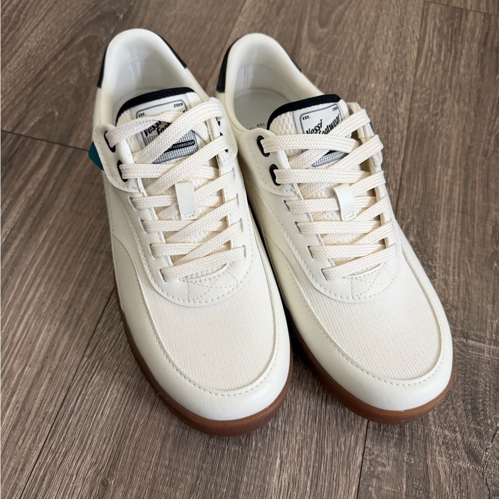 Vessi BRAND NEW sneakers